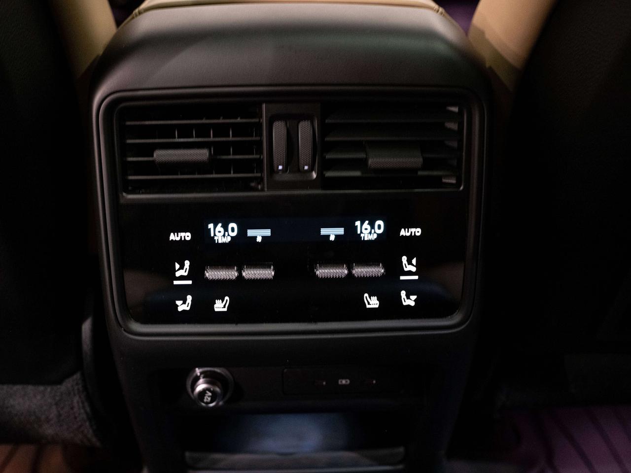 2024 Porsche Cayenne PREMIUM PLUS | DOUBLE DISPLAY | BURMESTER | 20 IN Photo