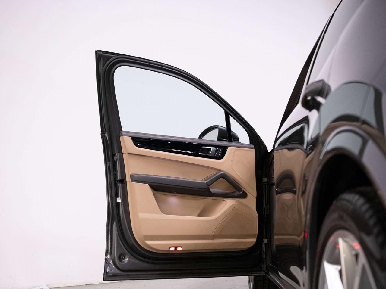 2023 Porsche Cayenne PREMIUM PLUS PKG | BOSE | 21 IN Photo