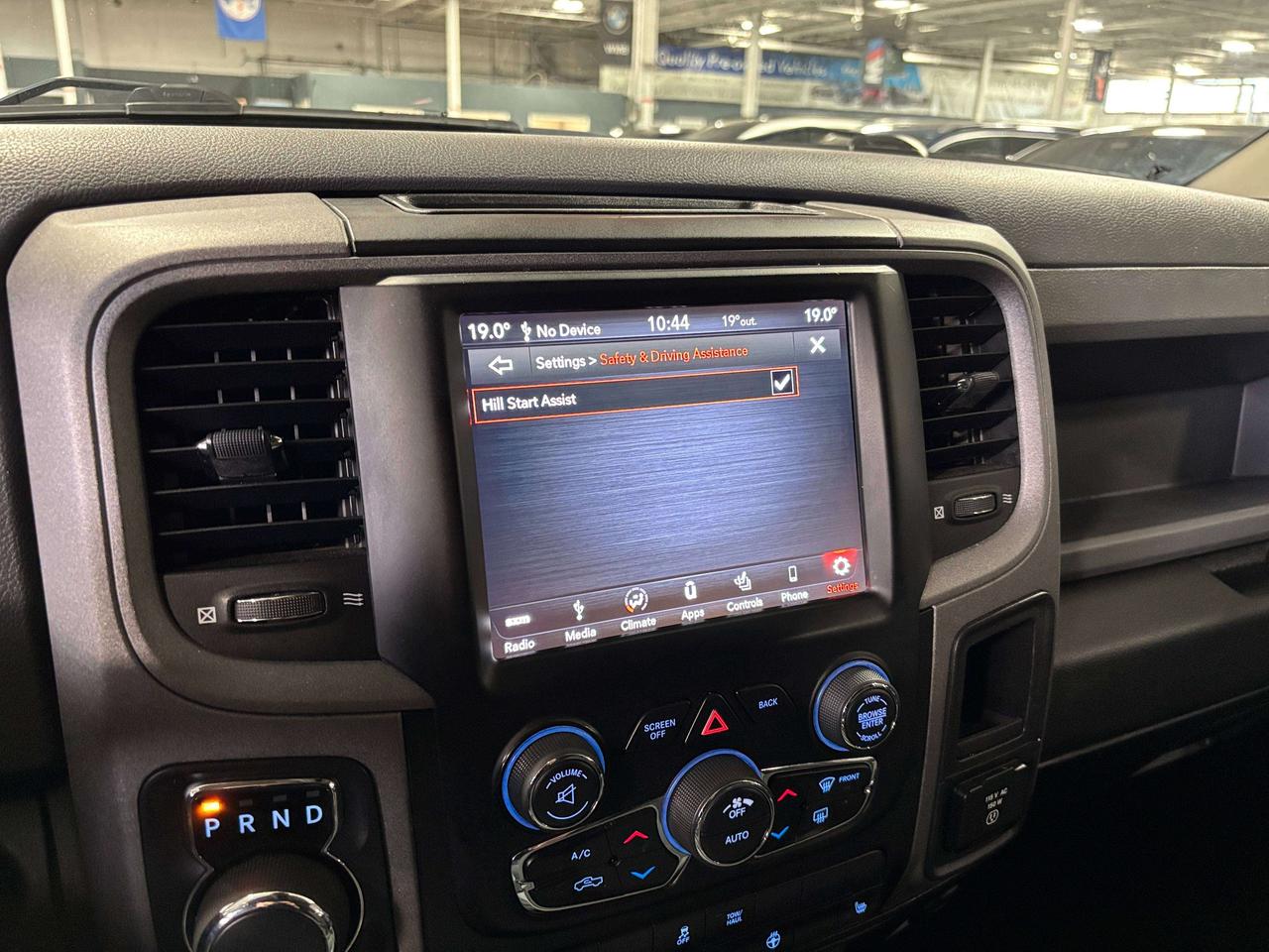 2019 RAM 1500 Express|V8HEMI|4X4|6SEATER|READYLIFTSUSPENSION|CAM Photo