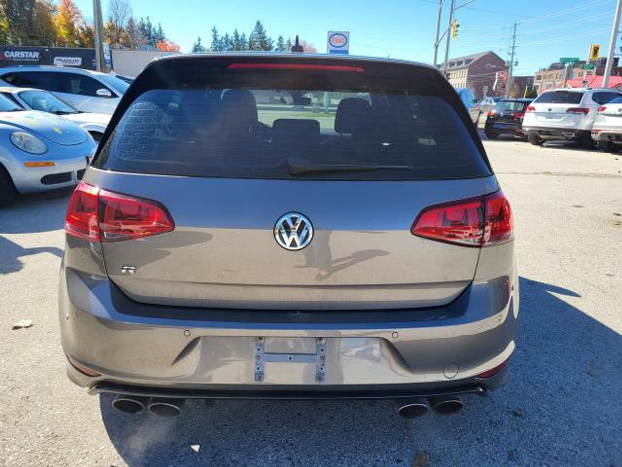 2017 Volkswagen Golf R Photo