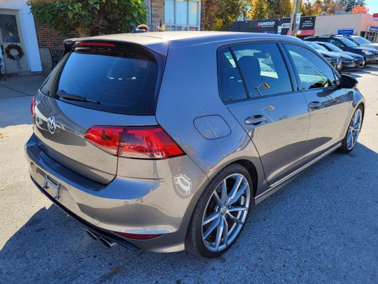 2017 Volkswagen Golf R Photo