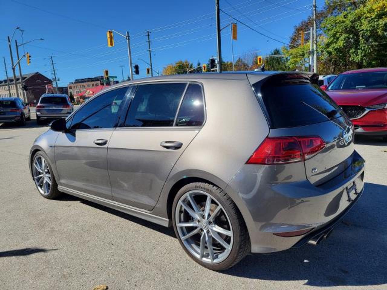 2017 Volkswagen Golf R Photo
