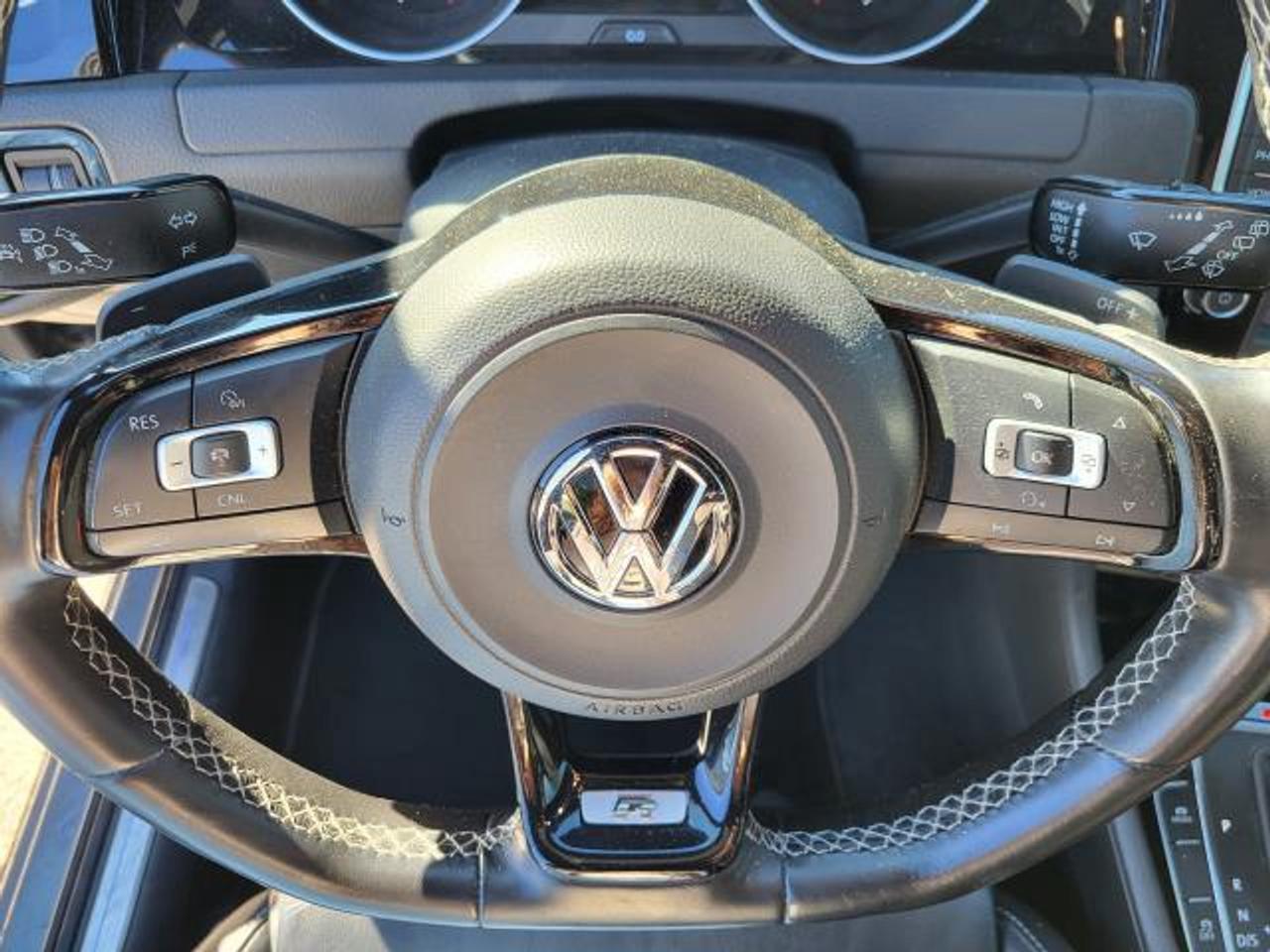 2017 Volkswagen Golf R Photo