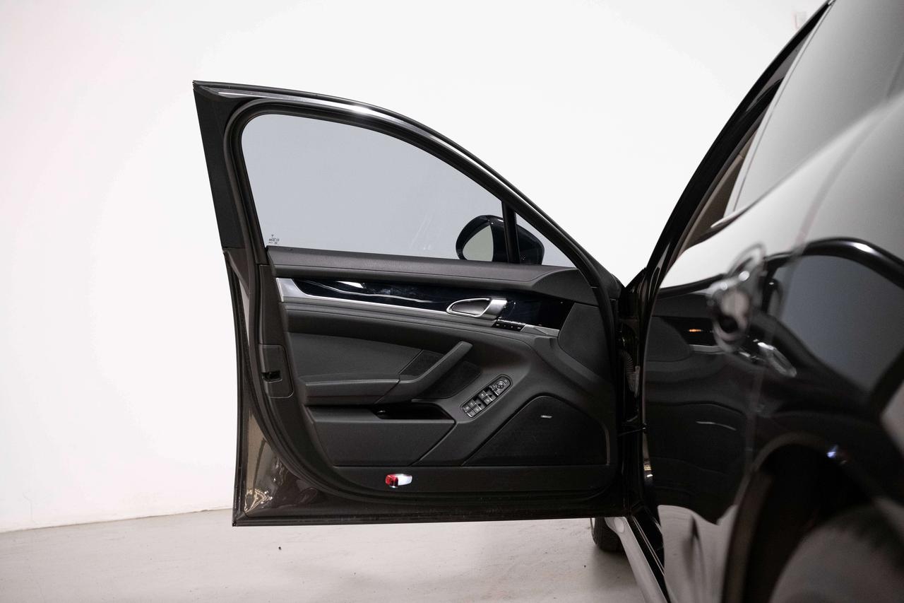2010 Porsche Panamera 4S | BOSE | SUNROOF Photo