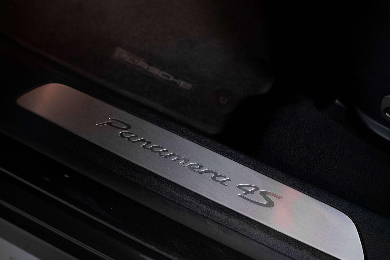 2010 Porsche Panamera 4S | BOSE | SUNROOF Photo