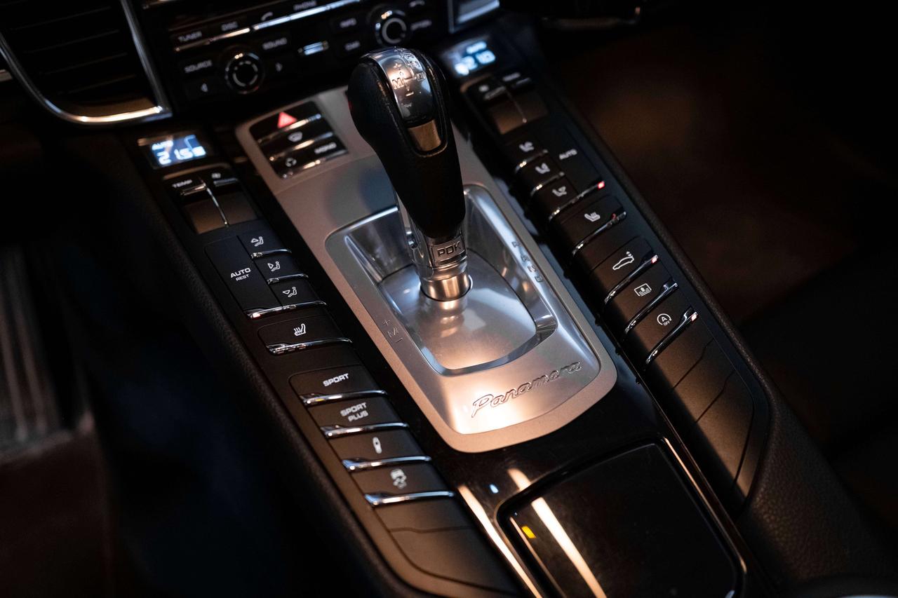2010 Porsche Panamera 4S | BOSE | SUNROOF Photo