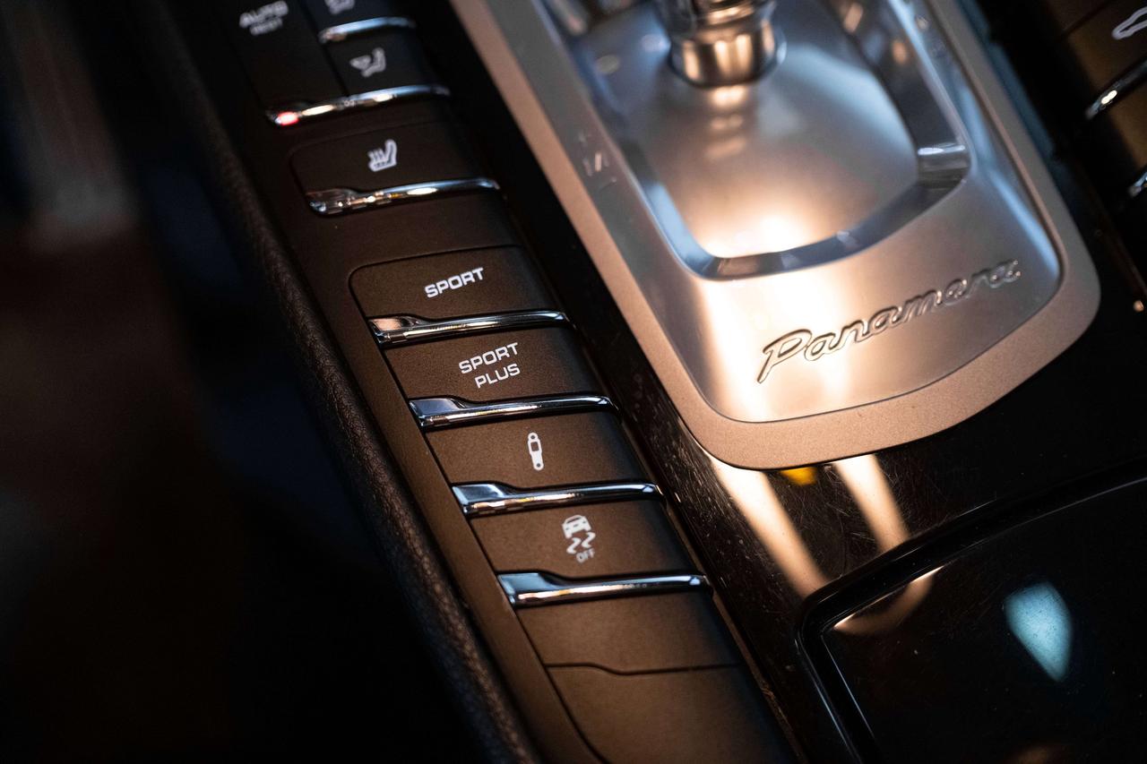 2010 Porsche Panamera 4S | BOSE | SUNROOF Photo