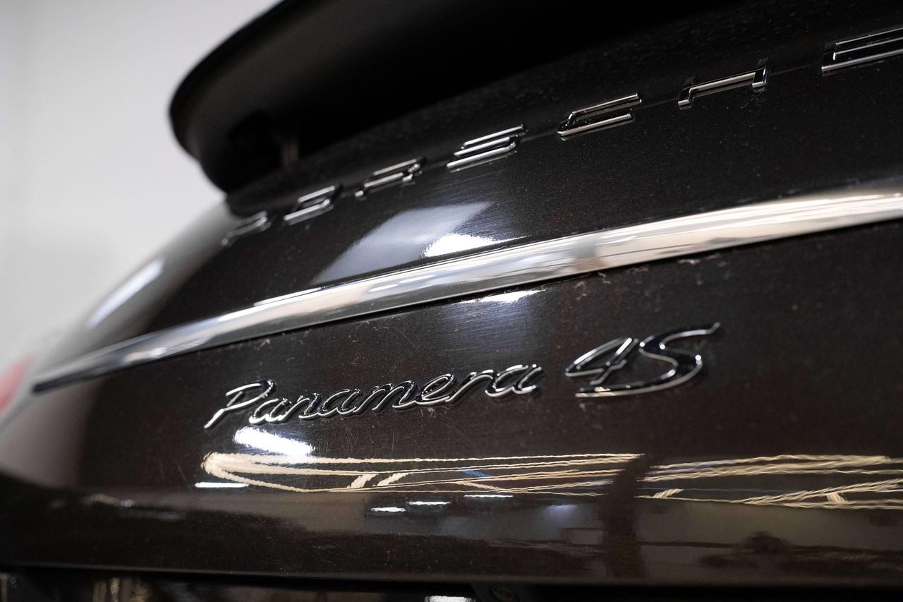 2010 Porsche Panamera 4S | BOSE | SUNROOF Photo
