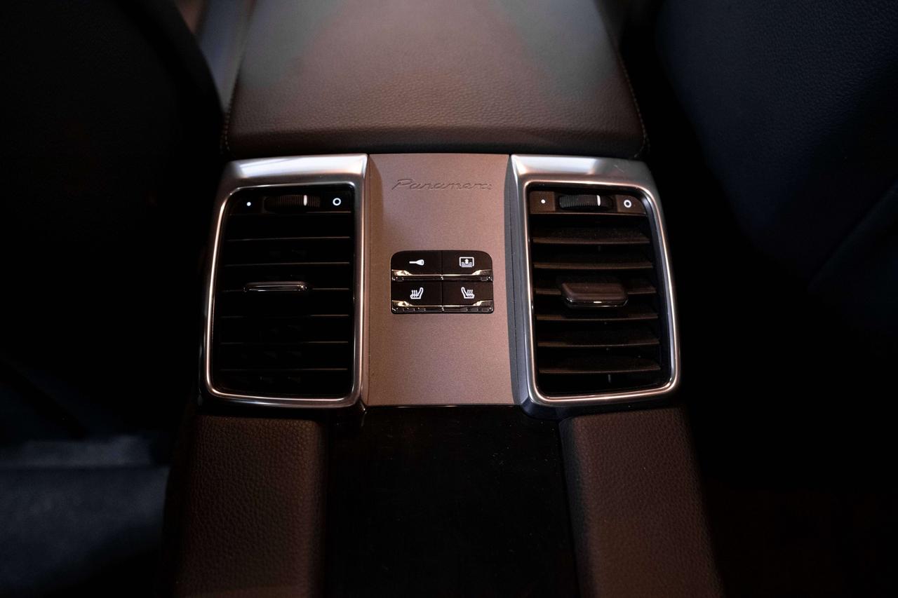2010 Porsche Panamera 4S | BOSE | SUNROOF Photo