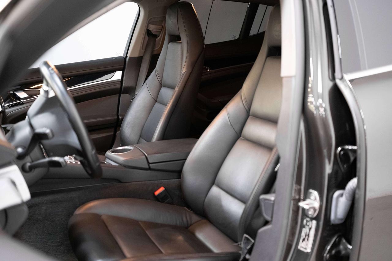 2010 Porsche Panamera 4S | BOSE | SUNROOF Photo