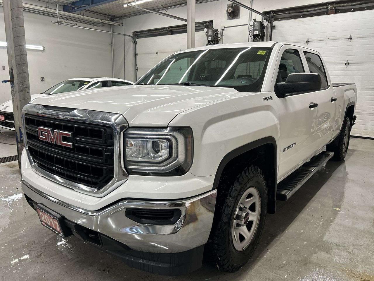2017 GMC Sierra 1500 4X4 | 5.3L V8 | CREW | CARPLAY | TONNEAU | TOW PKG Photo0