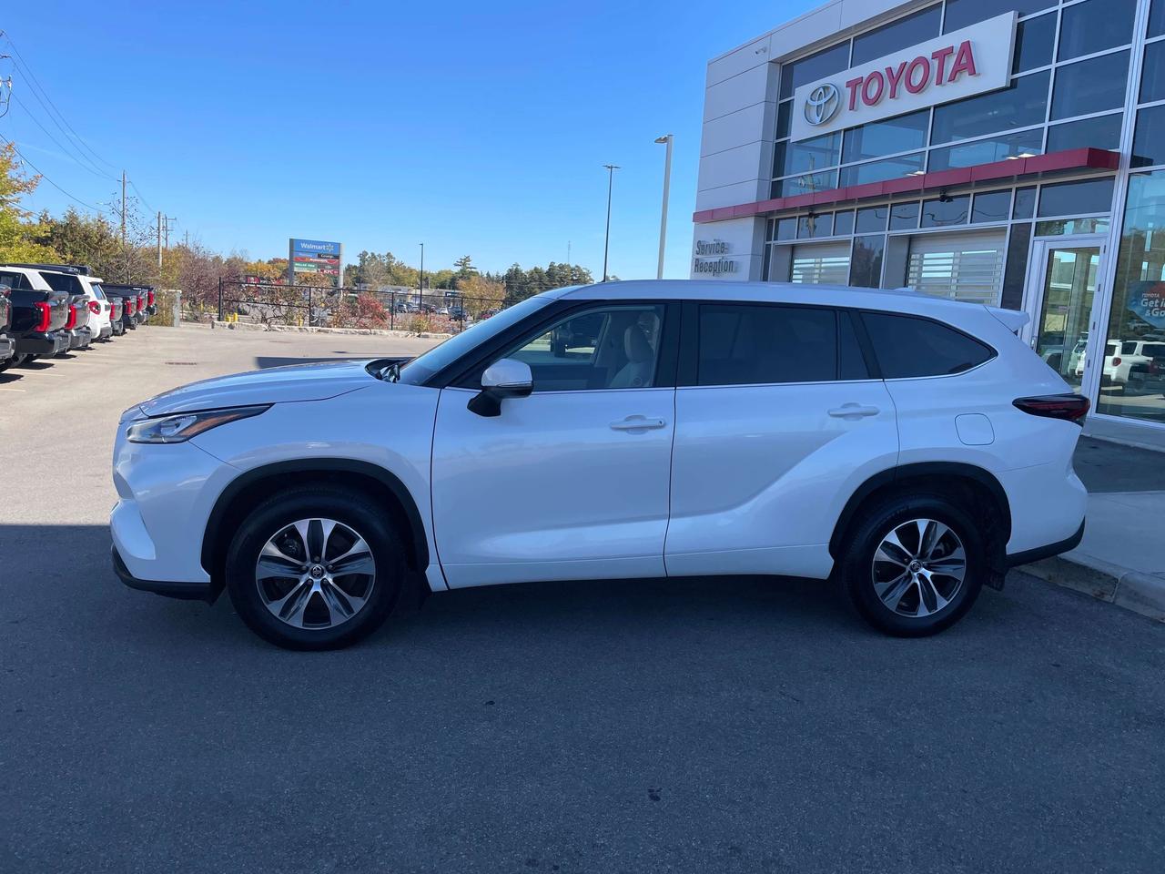 2024 Toyota Highlander XLE AWD Photo2