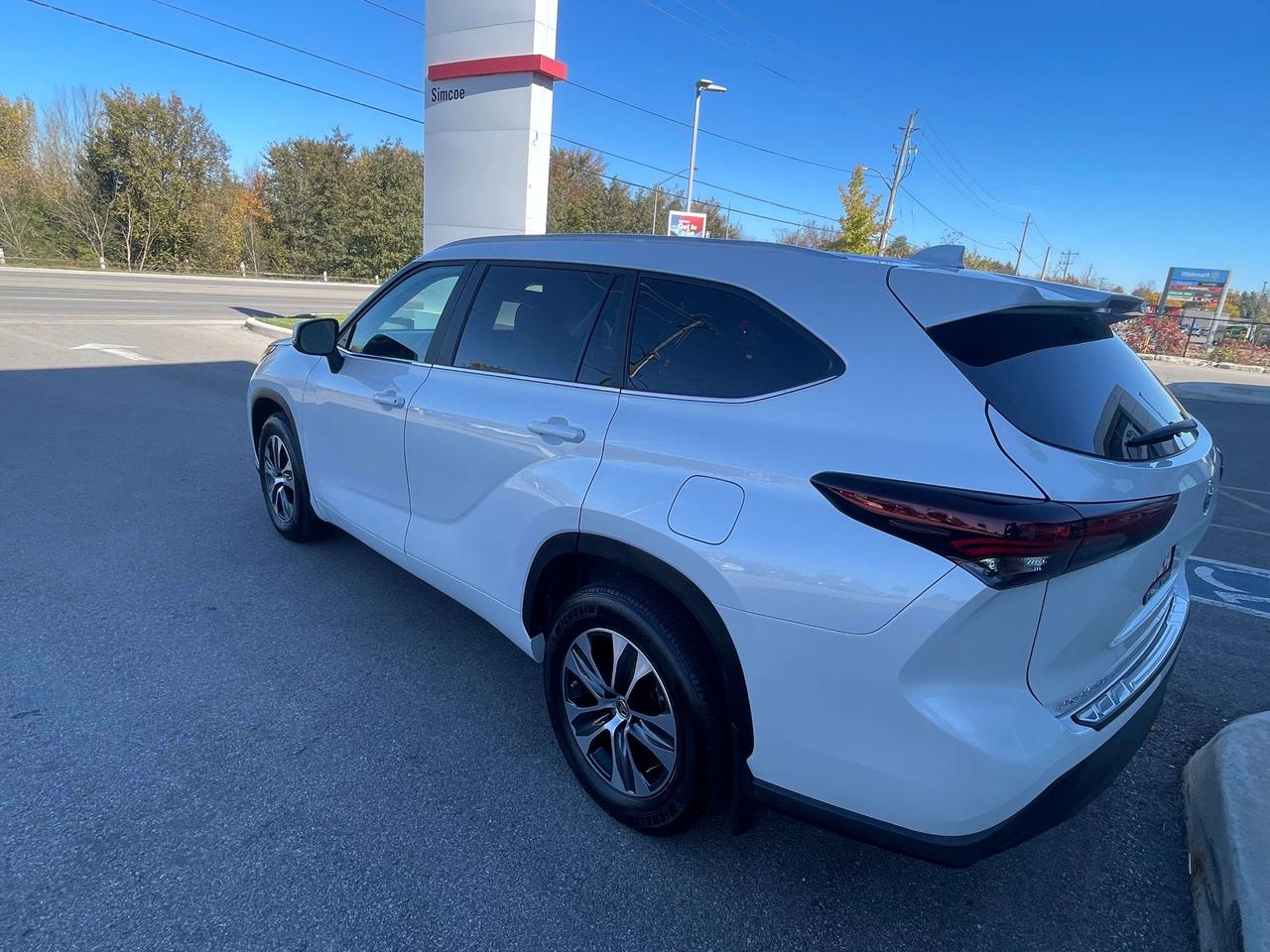2024 Toyota Highlander XLE AWD Photo