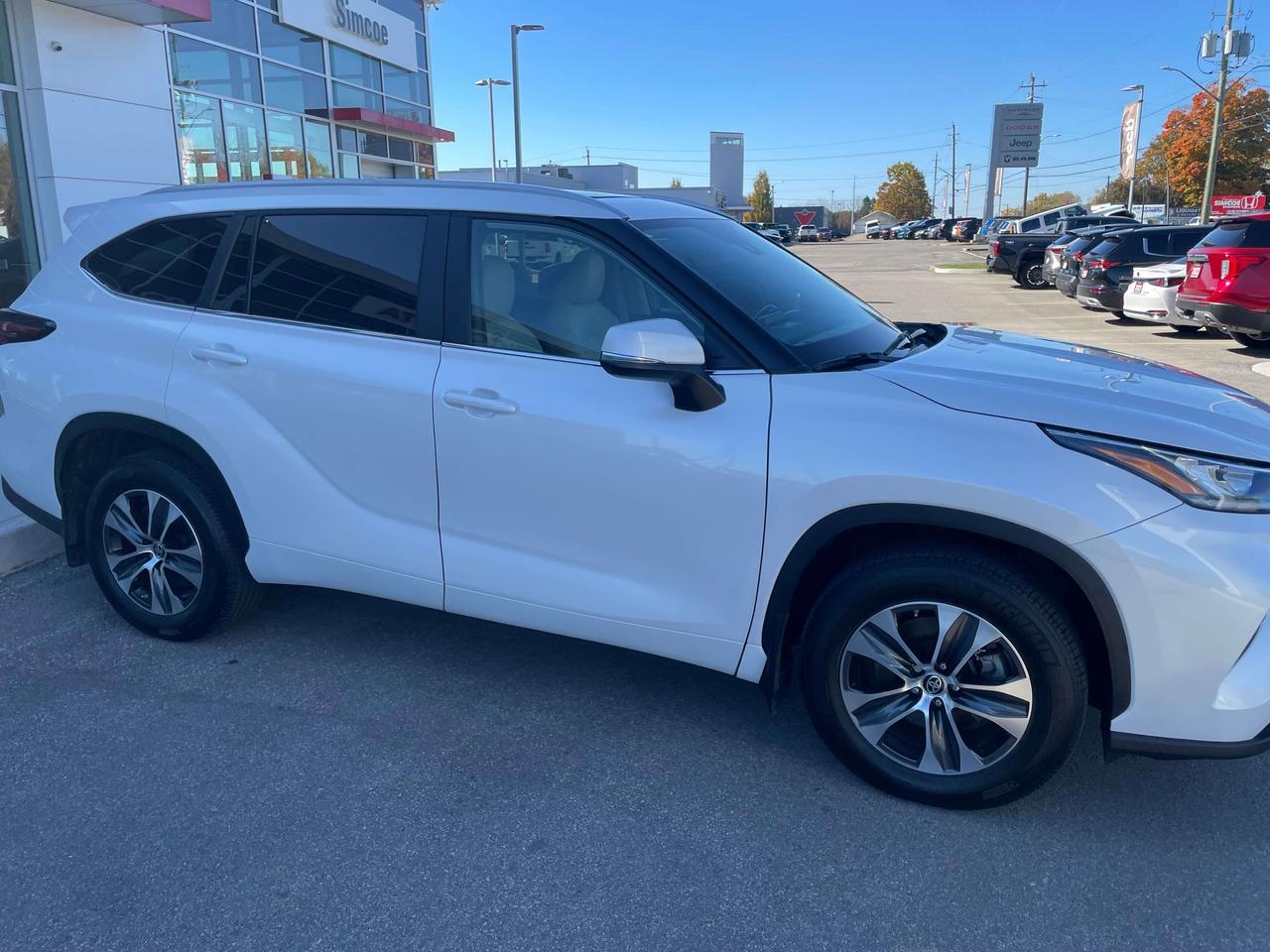 2024 Toyota Highlander XLE AWD Photo