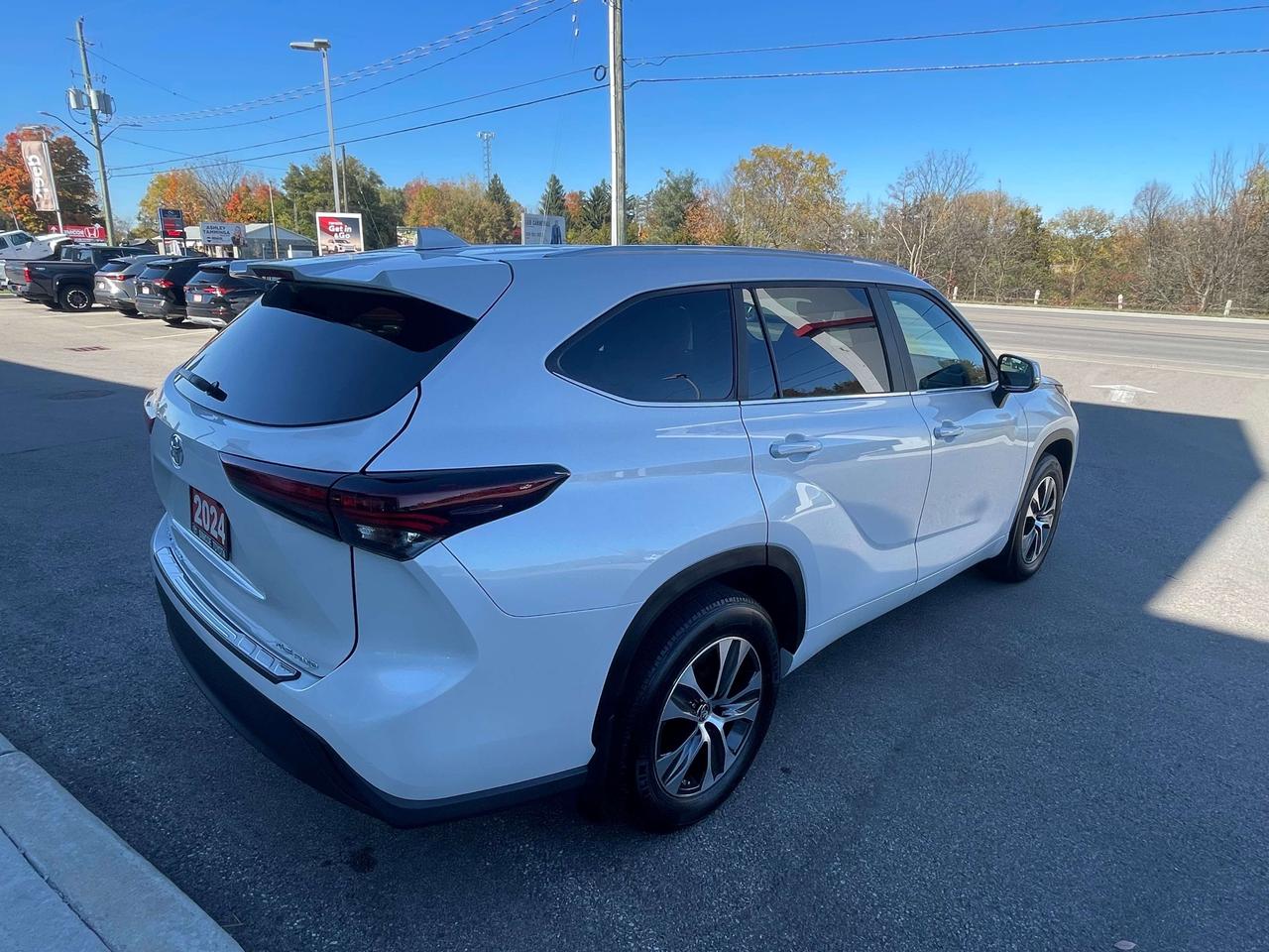 2024 Toyota Highlander XLE AWD Photo