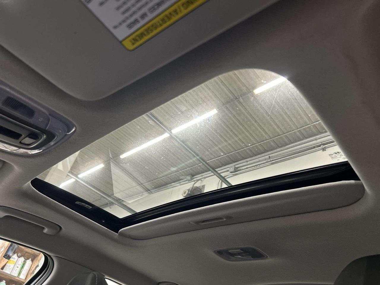 2025 Hyundai Elantra PREFERRED TECH | SUNROOF | HTD SEATS | CARPLAY Photo5