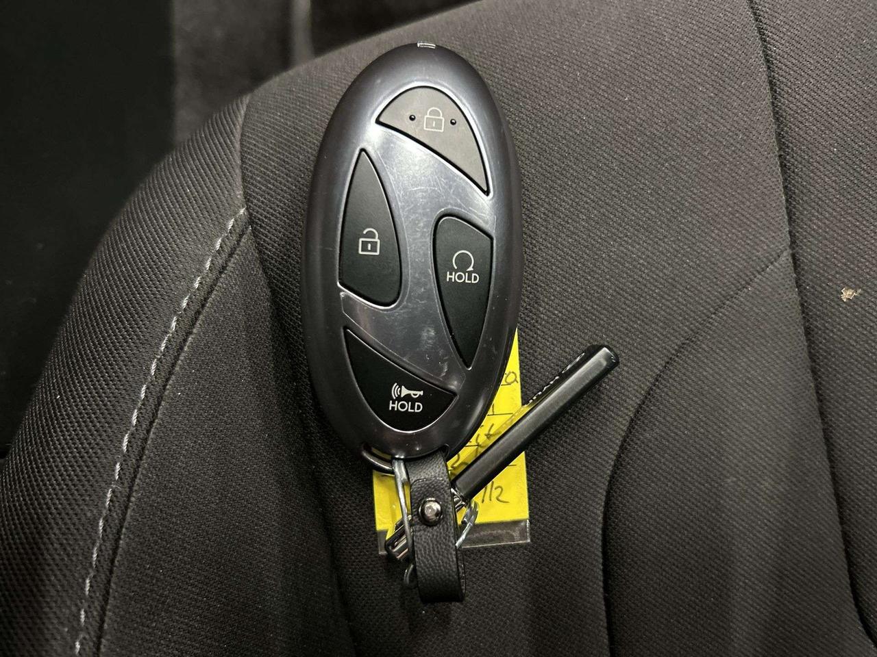 2025 Hyundai Elantra PREFERRED TECH | SUNROOF | HTD SEATS | CARPLAY Photo