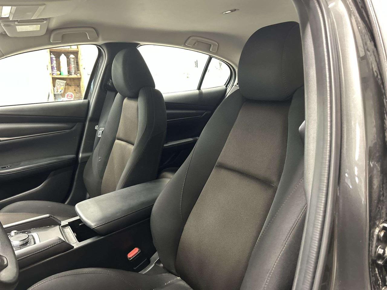 2023 Mazda MAZDA3 AUTO | LOW KMS! | HTD SEATS | CARPLAY | ALLOYS Photo