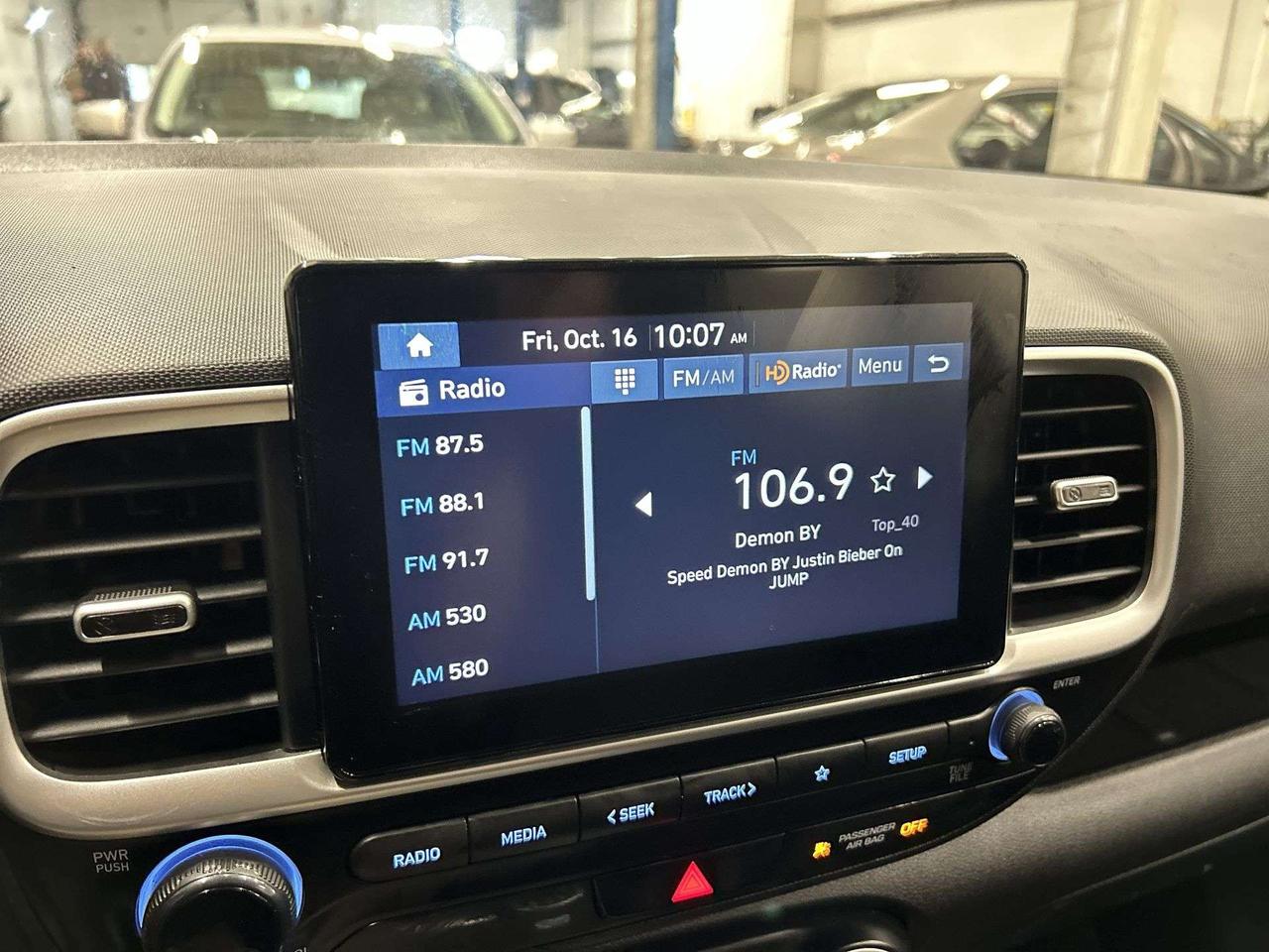 2026 Hyundai Venue HTD SEATS |CARPLAY | REAR CAM | CRUISE | BLUETOOTH Photo3