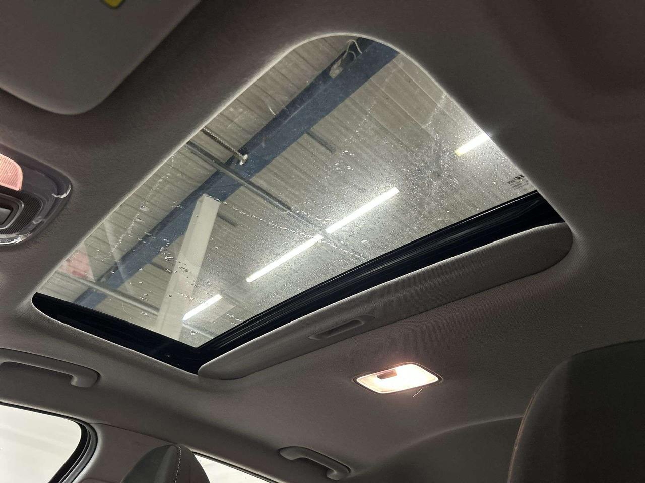 2025 Hyundai Elantra PREFERRED TECH | SUNROOF | HTD SEATS | CARPLAY Photo5