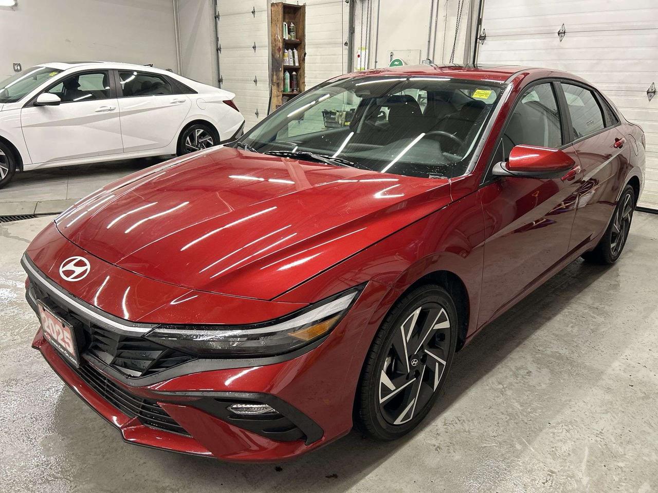 2025 Hyundai Elantra PREFERRED TECH | SUNROOF | HTD SEATS | CARPLAY Photo0
