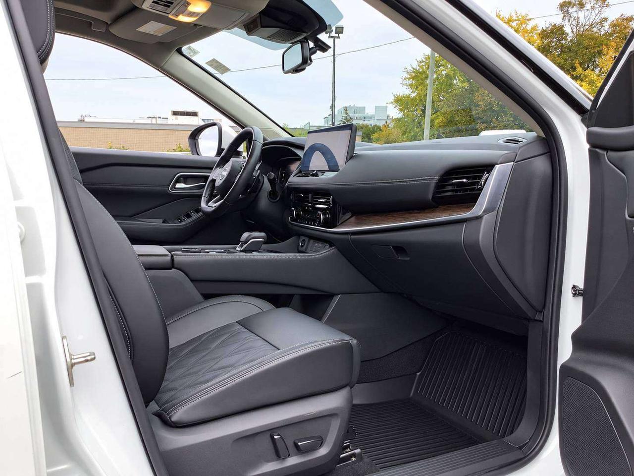 2024 Nissan Rogue Platinum | Quilted Leather | Bose Audio | AWD Photo