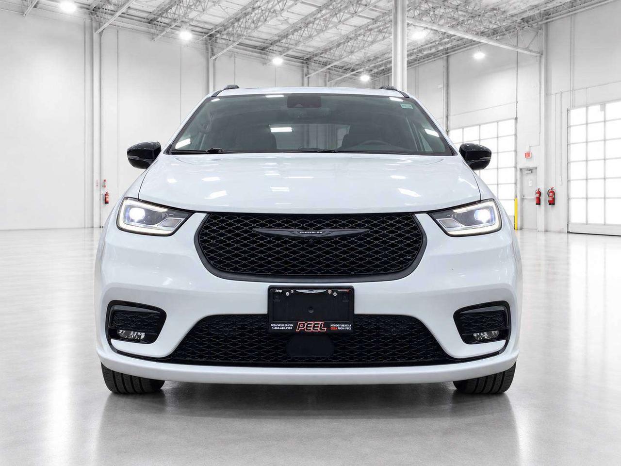2026 Chrysler Pacifica Limited S App | TheatreGroup | SafetySphere | AWD Photo