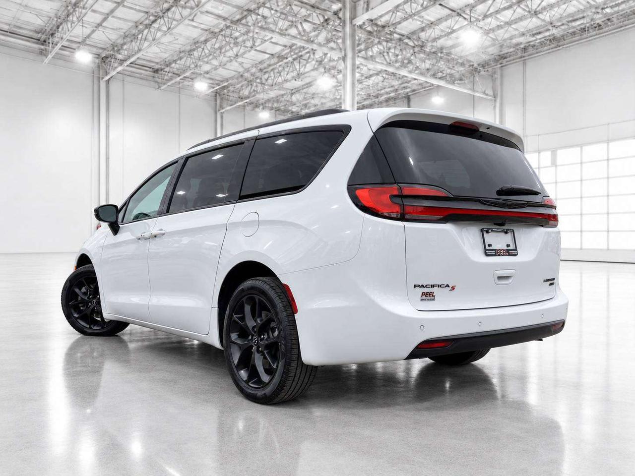 2026 Chrysler Pacifica Limited S App | TheatreGroup | SafetySphere | AWD Photo