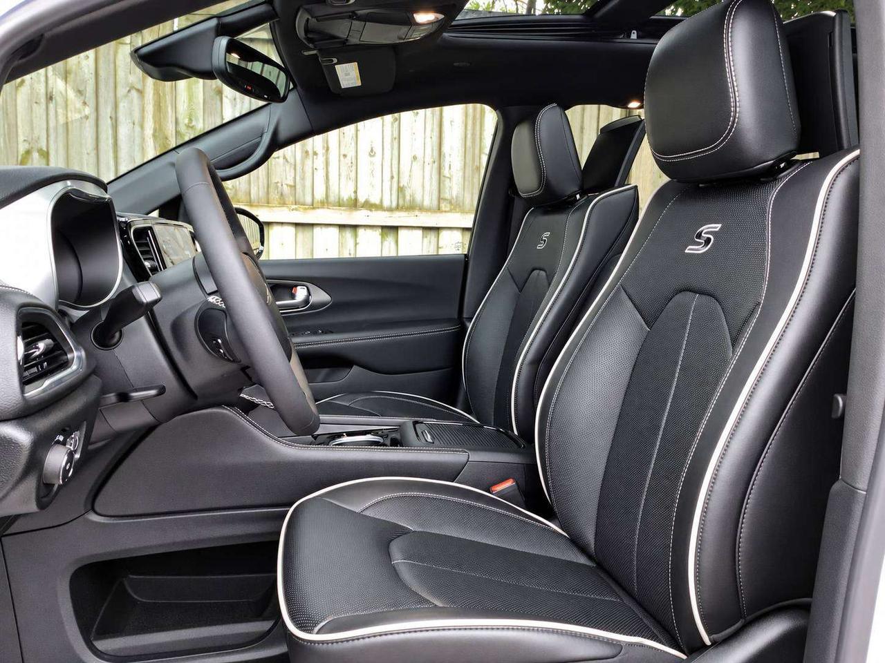 2026 Chrysler Pacifica Limited S App | TheatreGroup | SafetySphere | AWD Photo