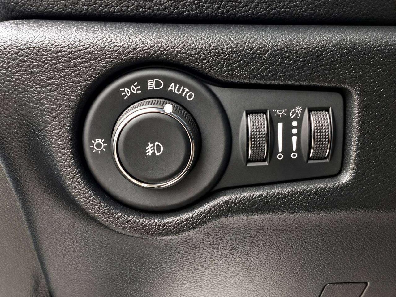 2026 Chrysler Pacifica Limited S App | TheatreGroup | SafetySphere | AWD Photo