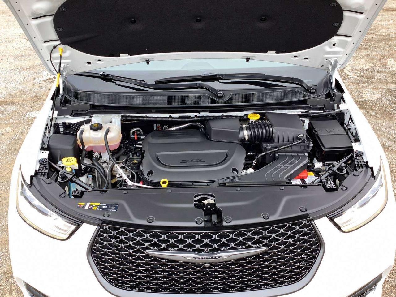2026 Chrysler Pacifica Limited S App | TheatreGroup | SafetySphere | AWD Photo
