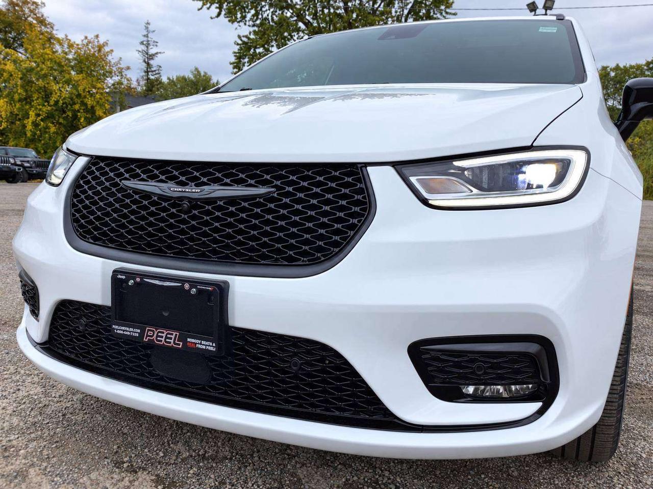 2026 Chrysler Pacifica Limited S App | TheatreGroup | SafetySphere | AWD Photo