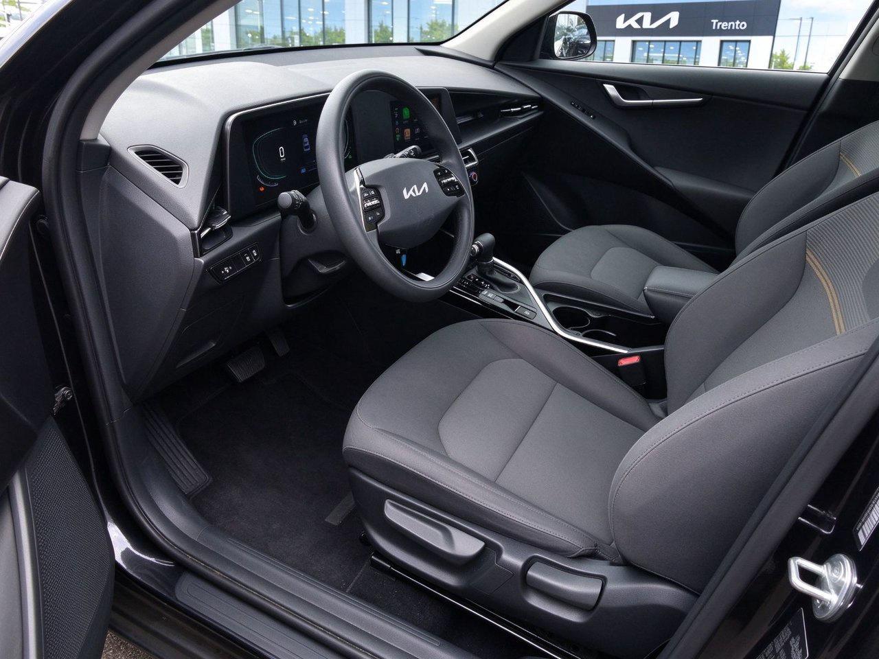 2023 Kia NIRO LX Photo