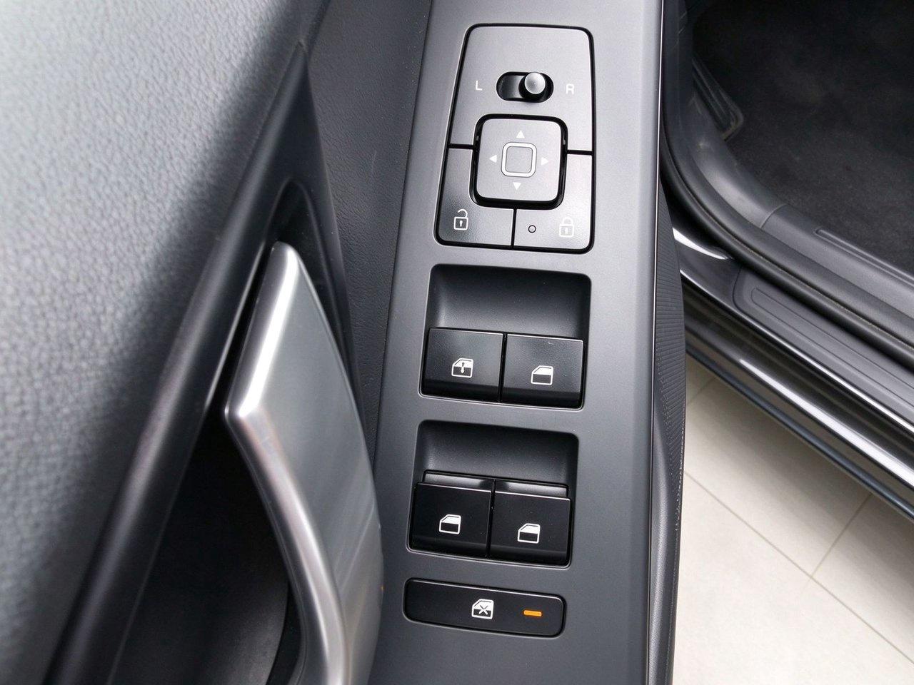2023 Kia NIRO LX Photo