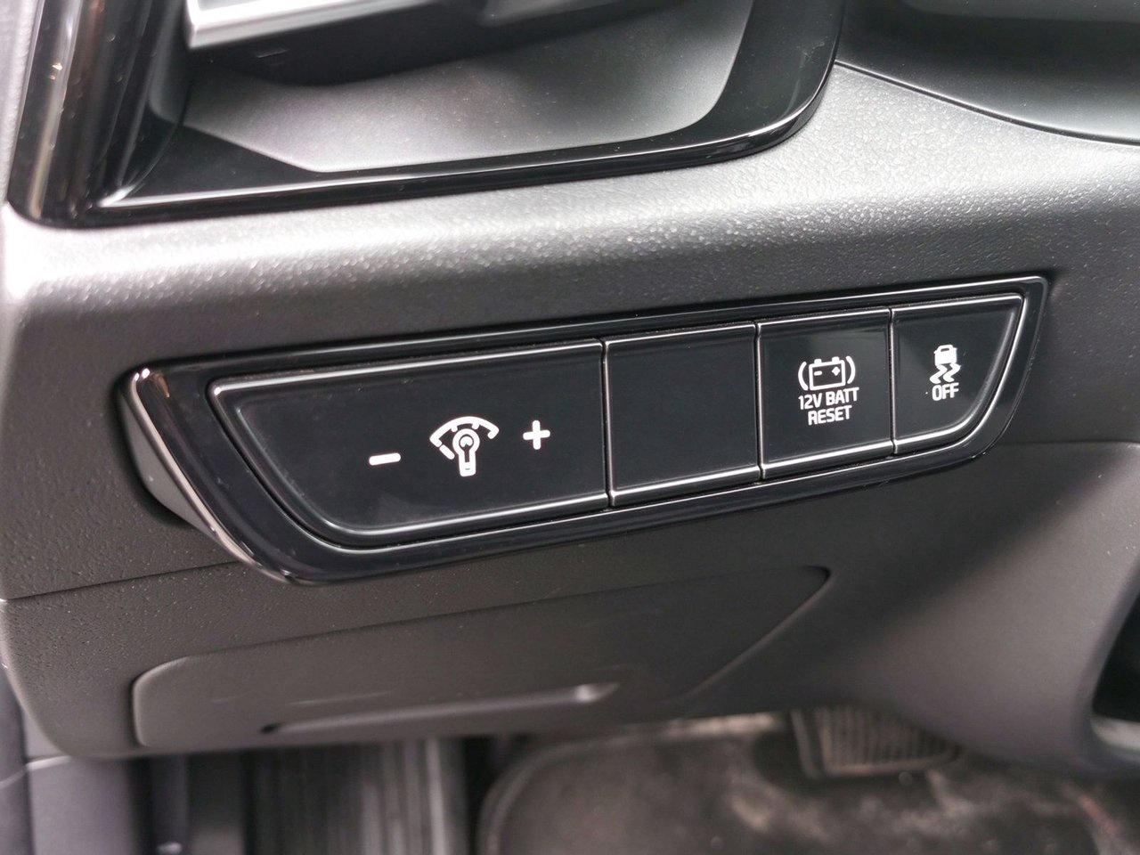 2023 Kia NIRO LX Photo