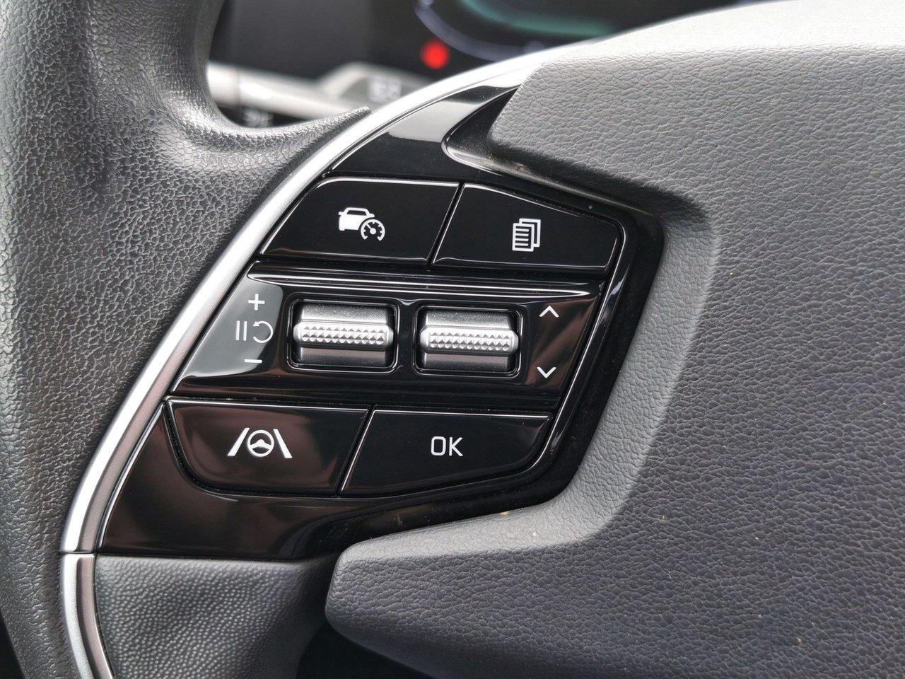 2023 Kia NIRO LX Photo