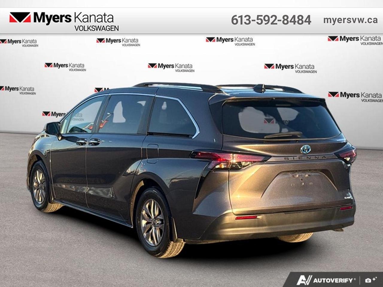 2022 Toyota Sienna XLE 8-Passenger  - Sunroof Photo