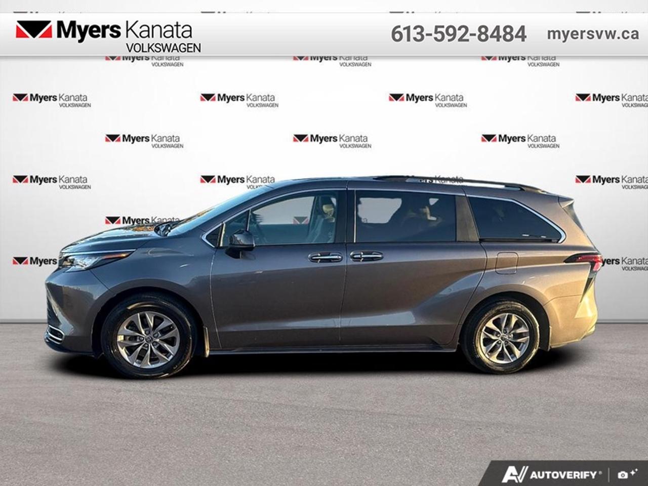 2022 Toyota Sienna XLE 8-Passenger  - Sunroof Photo
