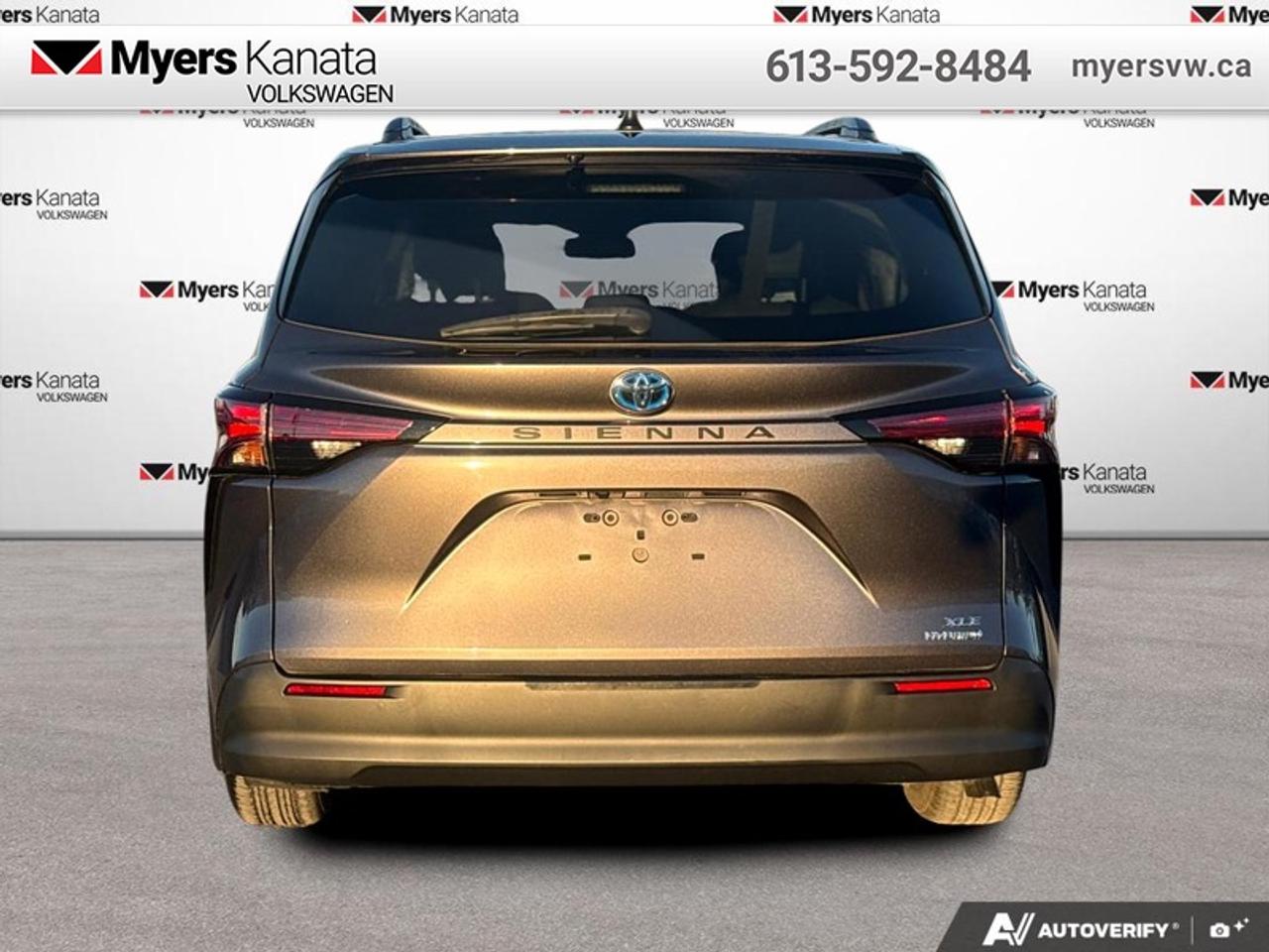 2022 Toyota Sienna XLE 8-Passenger  - Sunroof Photo3
