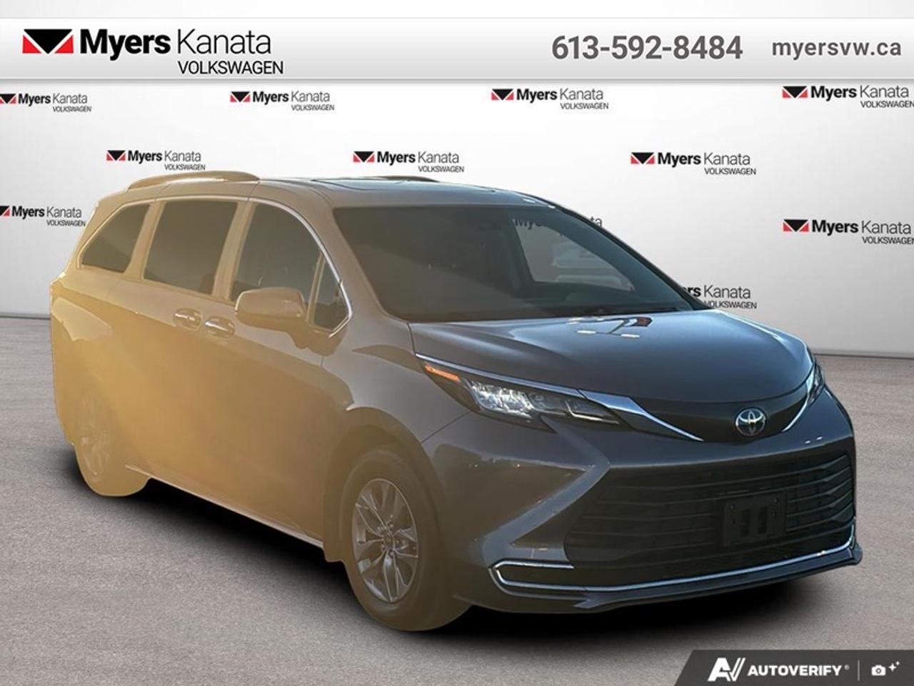 2022 Toyota Sienna XLE 8-Passenger  - Sunroof Photo