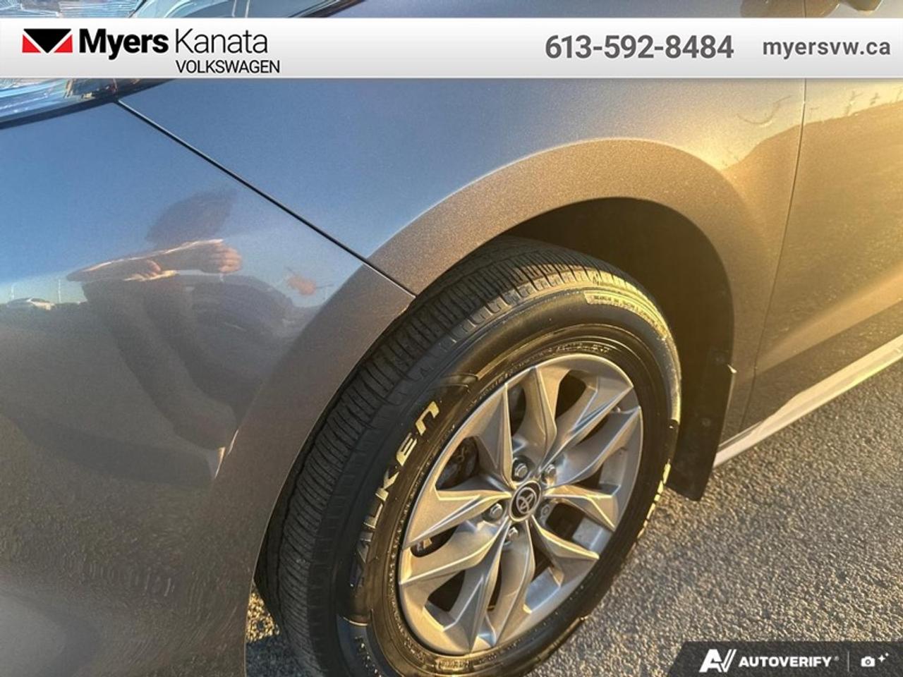 2022 Toyota Sienna XLE 8-Passenger  - Sunroof Photo