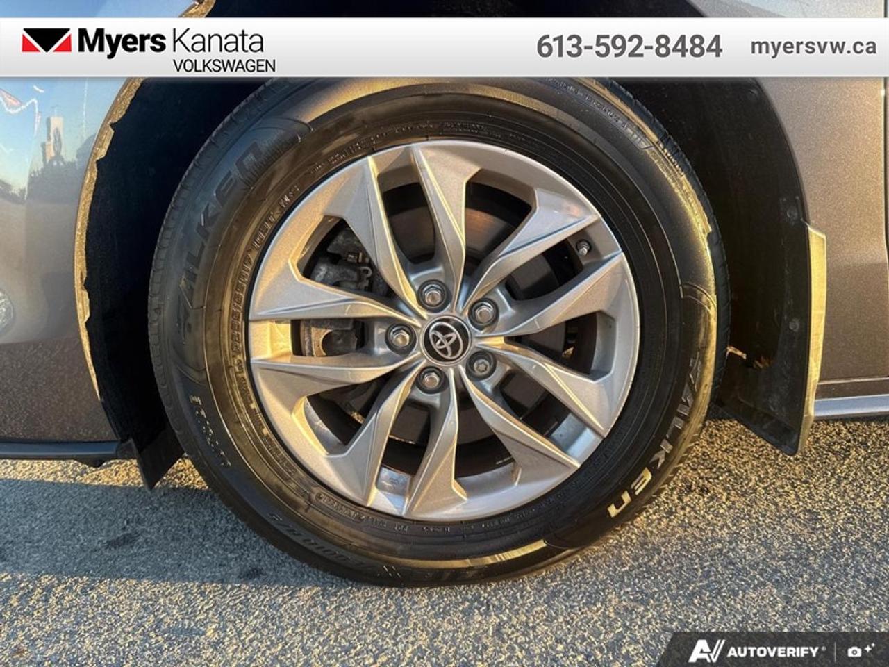 2022 Toyota Sienna XLE 8-Passenger  - Sunroof Photo