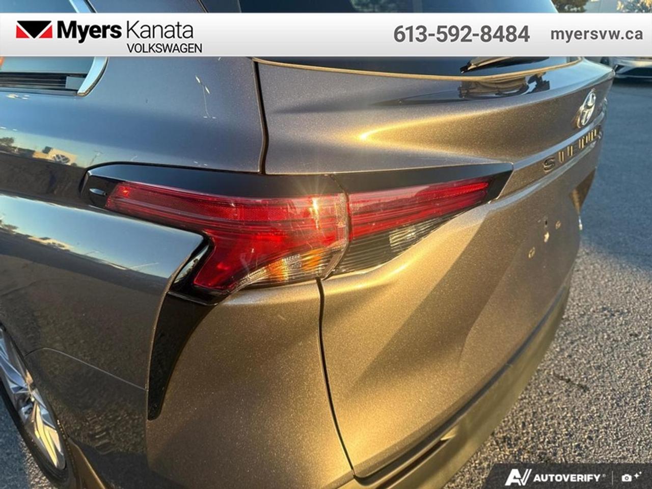 2022 Toyota Sienna XLE 8-Passenger  - Sunroof Photo