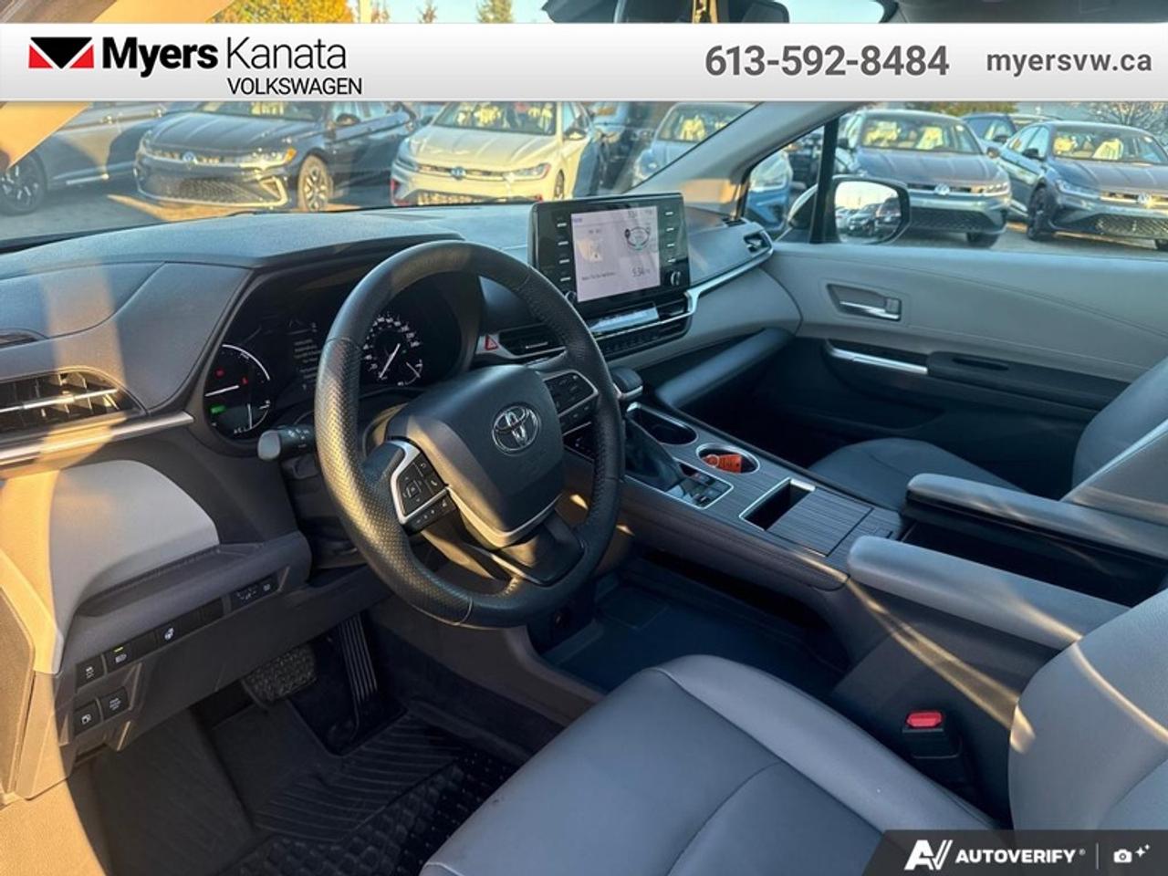 2022 Toyota Sienna XLE 8-Passenger  - Sunroof Photo