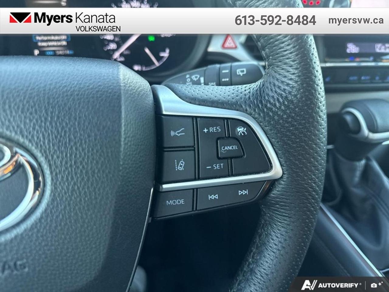 2022 Toyota Sienna XLE 8-Passenger  - Sunroof Photo