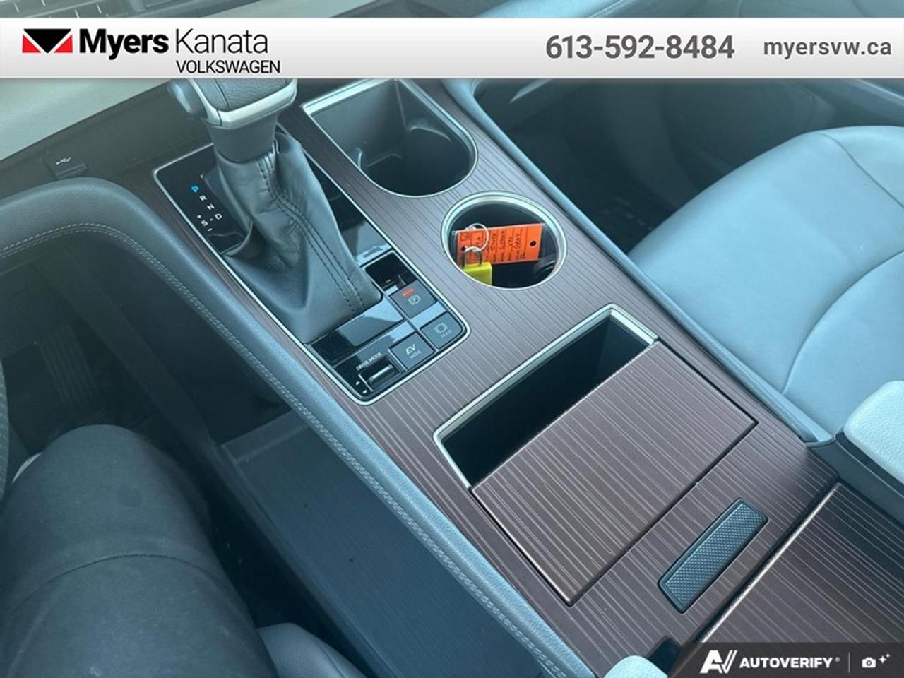 2022 Toyota Sienna XLE 8-Passenger  - Sunroof Photo