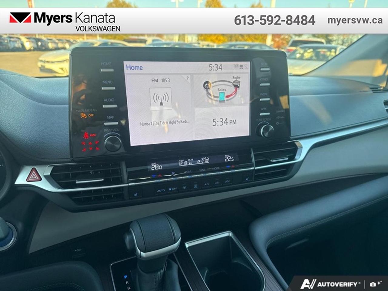 2022 Toyota Sienna XLE 8-Passenger  - Sunroof Photo