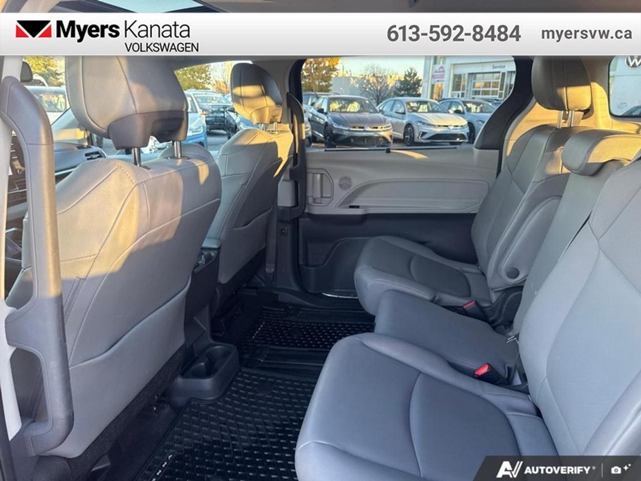 2022 Toyota Sienna XLE 8-Passenger  - Sunroof Photo