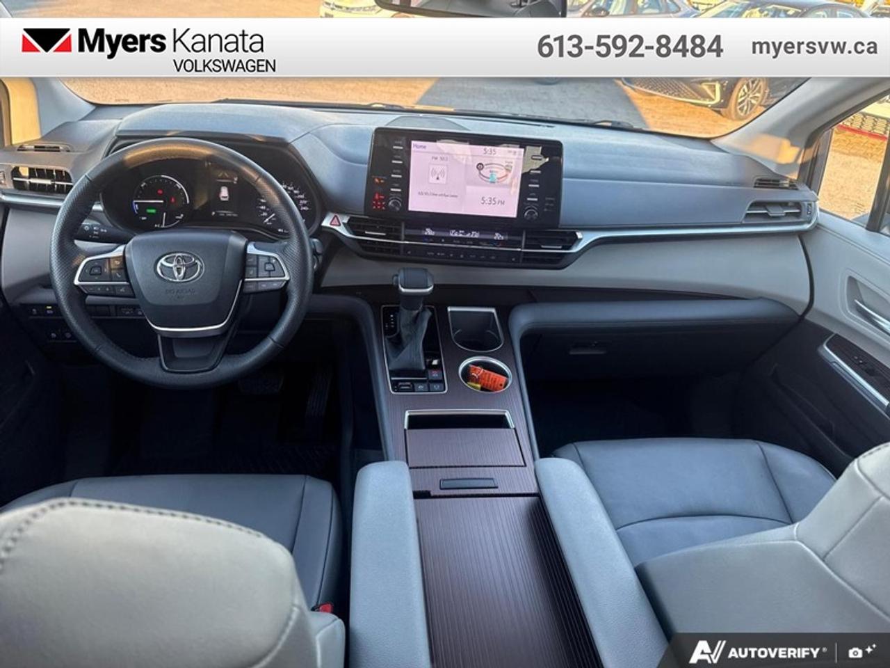 2022 Toyota Sienna XLE 8-Passenger  - Sunroof Photo