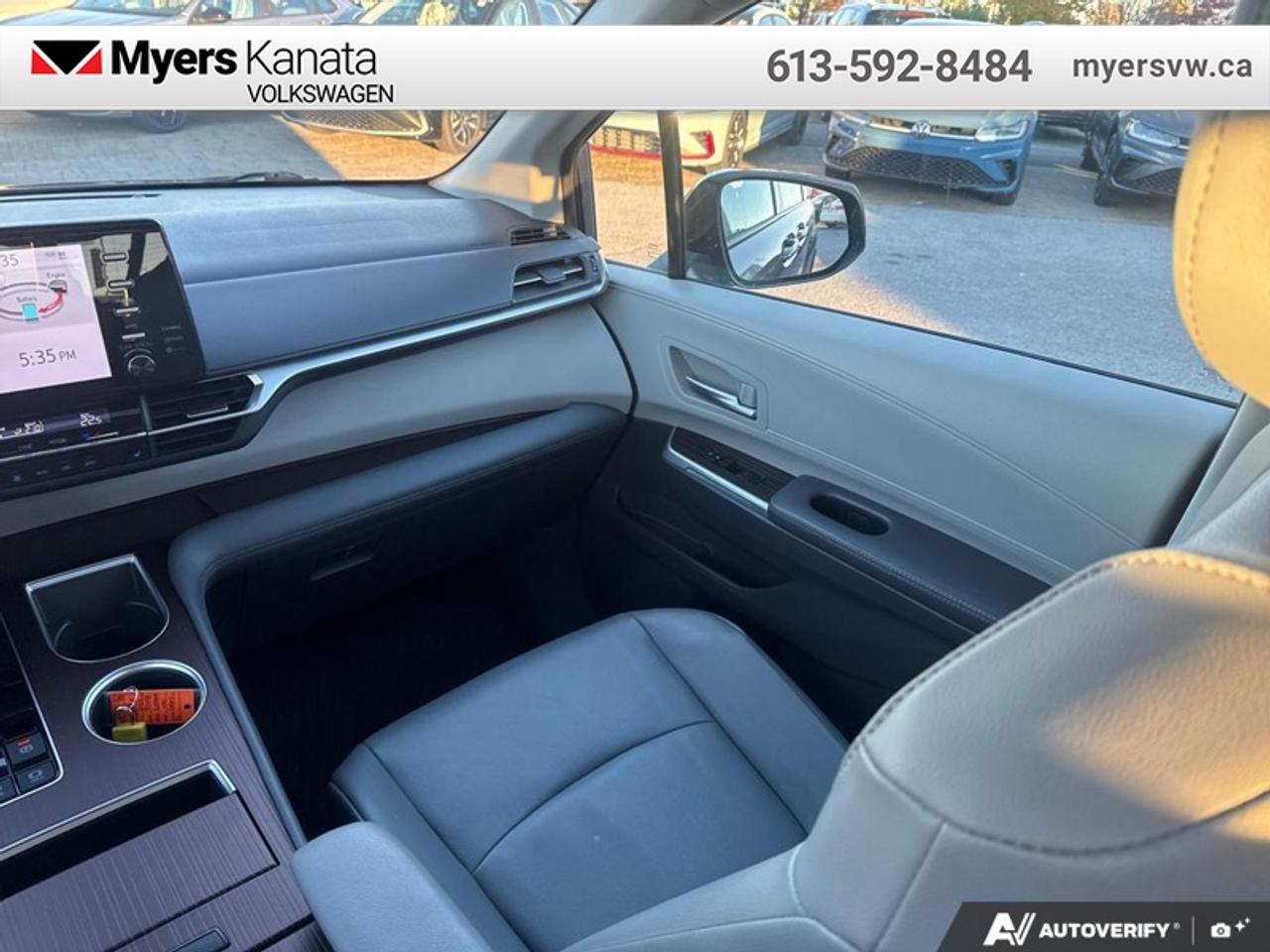 2022 Toyota Sienna XLE 8-Passenger  - Sunroof Photo